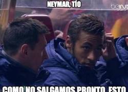 Enlace a Neymar y Messi mirándoselo desde el banquillo