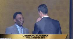Enlace a GIF: Y el merecido ganador al balón de oro 2013 es... ¡Cristiano Ronaldo!