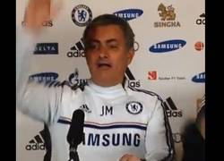 Enlace a VÍDEO: El gran gesto de Mourinho después de que un periodista superara el cáncer