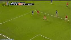 Enlace a GIF: Media parte y doblete de Eto'o contra el Manchester United. Moyes está en serios problemas