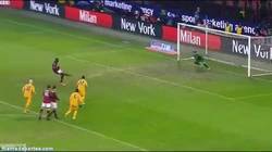 Enlace a GIF: Por si te lo perdiste, el Penalti de Balotelli que le dio la victoria al Milan. Clase ante todo