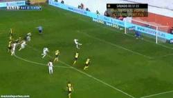 Enlace a GIF: ¡Vaya porterazo! Courtois detiene un penati lanzado por Viera