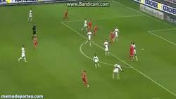 Enlace a GIF: Golazo de Thiago y el Bayern remonta el partido