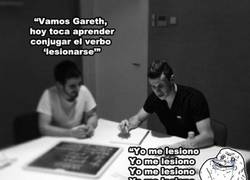 Enlace a Gareth Bale aprendiendo lo básico del castellano por @Llourinho