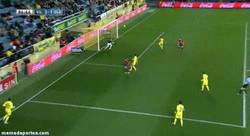 Enlace a GIF: Golazo de Oriol Riera al Villarreal