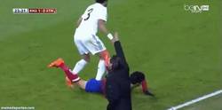 Enlace a GIF: El derbi se pone muy calentito, Pepe vs Diego Costa ¿a quién van a expulsar primero?