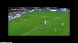 Enlace a GIF: Paradón de Zubikarai ante el acrobático remate de Messi. Lo mejor de la segunda mitad