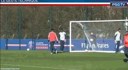 Enlace a GIF: Ibrahimovic crea el gol de rodilla