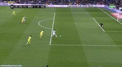 Enlace a GIF: Gran defensa esta del Villareal. Y Bale el más listo de la clase