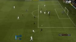 Enlace a GIF: Primer gol de Berbatov con el Mónaco