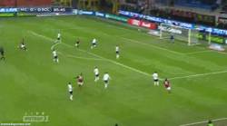 Enlace a GIF: Golazo impresionante de Balotelli ante el Bologna