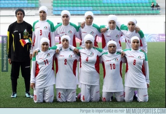 266315 - En la Selección Femenina de Irán se han colado 4 tíos ¿Sabrías cuáles de ellos son?