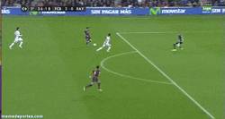 Enlace a GIF: Golazo de vaselina de Messi al Rayo