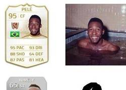 Enlace a La foto de Pelé en el FIFA es él en una bañera y la de Nimely...