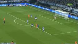 Enlace a GIF: Golazo de Bale al Schalke 04, cuidado que el galés está en racha