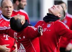 Enlace a Schweinsteiger y Thiago se burlan de la celebración de Alaba y Götze