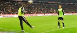 Enlace a GIF: Mientras tanto Neuer frente al Schalke