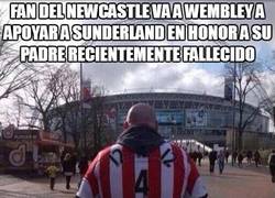 Enlace a Fan del Newcastle va a Wembley a apoyar a Sunderland en honor a su padre recientemente fallecido