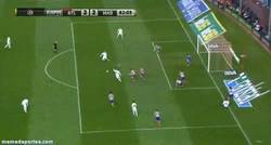 Enlace a GIF: Cristiano aparece y pone el empate para el Madrid