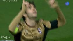 Enlace a GIF: Kaká vuelve a señalar el cielo del Calderón