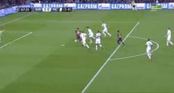 Enlace a GIF: El Gol de Messi que sentencia la eliminatoria