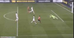 Enlace a GIF: Gol de Rodrigo al Tottenham en la Europa League. Tottenham, ya no sois nadie