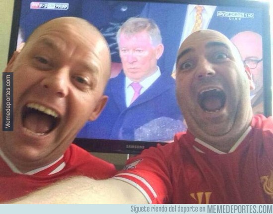 284161 - Fans del Liverpool disfrutando de la victoria de su equipo