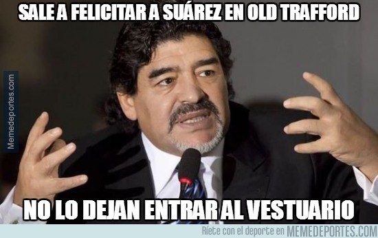 284509 - Maradona sale a felicitar a Suárez en Old Trafford