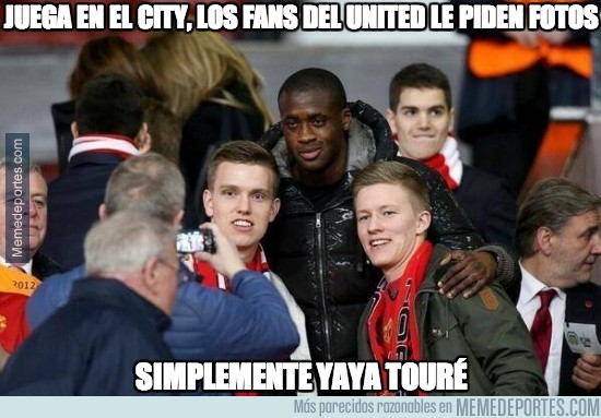 285362 - Juega en el City, los fans del United le piden fotos
