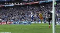 Enlace a GIF: Penalty por mano de Javi López ¿Cómo lo ves tú?
