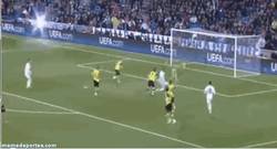 Enlace a GIF: Gol de Bale, para que digan que no cumple en partidos importantes