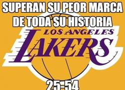 Enlace a Los Lakers superan su peor marca de toda su historia