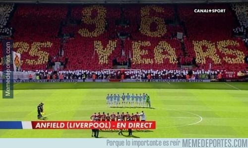 298325 - Espectacular mosaico antes del Liverpool-City en Anfield