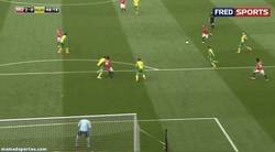 Enlace a GIF: Golazo de Rooney en el nuevo Manchester United de Giggs