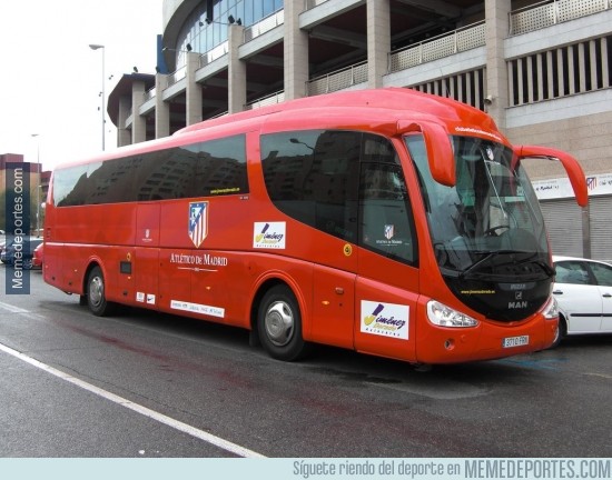 306978 - El Atlético ya ha plantado el autobús en Mestalla