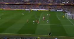 Enlace a GIF: Y con este gol de Ferghouli, se le complican las cosas al Sevilla