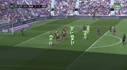 Enlace a GIF: El extraño gol de Lafita, que el linier casi anula. Y al final, 1-1