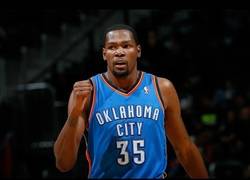 Enlace a VÍDEO: Kevin Durant se convierte en el nuevo MVP de la NBA. Sus 10 mejores jugadas