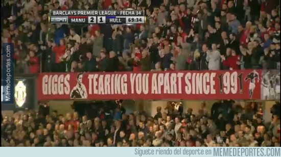 313787 - Cartel de homenaje a Giggs en Old Trafford, tras su debut de jugador y técnico en un mismo partido