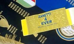 Enlace a Éste es el brazalete de capitán que Zanetti utilizará en su último partido con el Inter
