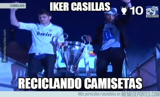 324209 - Iker Casillas reciclando camisetas en la celebración