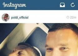 Enlace a Podolski troleando a Schweinsteiger