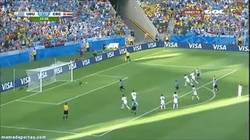 Enlace a GIF: Cavani adelanta a Uruguay de penalti