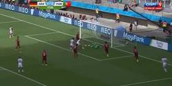 Enlace a GIF: Müller hace hat-trick y hace el cuarto de Alemania. Menudo debut