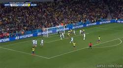 Enlace a GIF: El gol de Valencia que le daba la victoria a Ecuador. Ojo que ya lleva 3