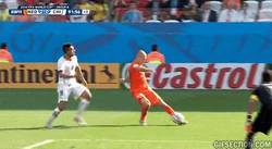 Enlace a GIF: Está claro que Holanda llegará hasta donde Robben quiera. Gran asistencia y gol de Depay