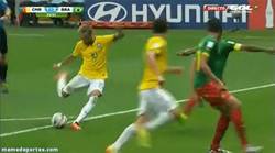 Enlace a GIF: ¿Alguien puede parar a Neymar con Brasil? Doblete