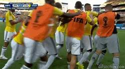 Enlace a GIF: Cada gol de Colombia es una fiesta
