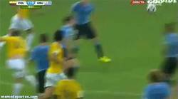 Enlace a GIF: Golazo de James Rodríguez, el golazo del Mundial hasta ahora