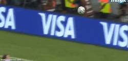 Enlace a GIF: El penalti que se ha tragado el árbitro, mano clara. ¡Robo a Costa Rica!